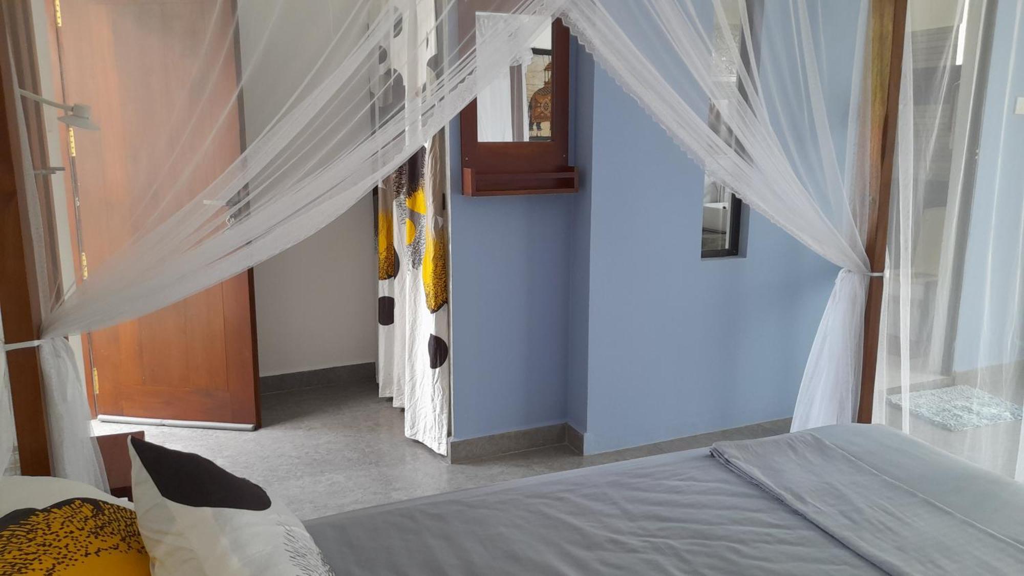 SriMany Bed & Breakfast Mirissa Bagian luar foto