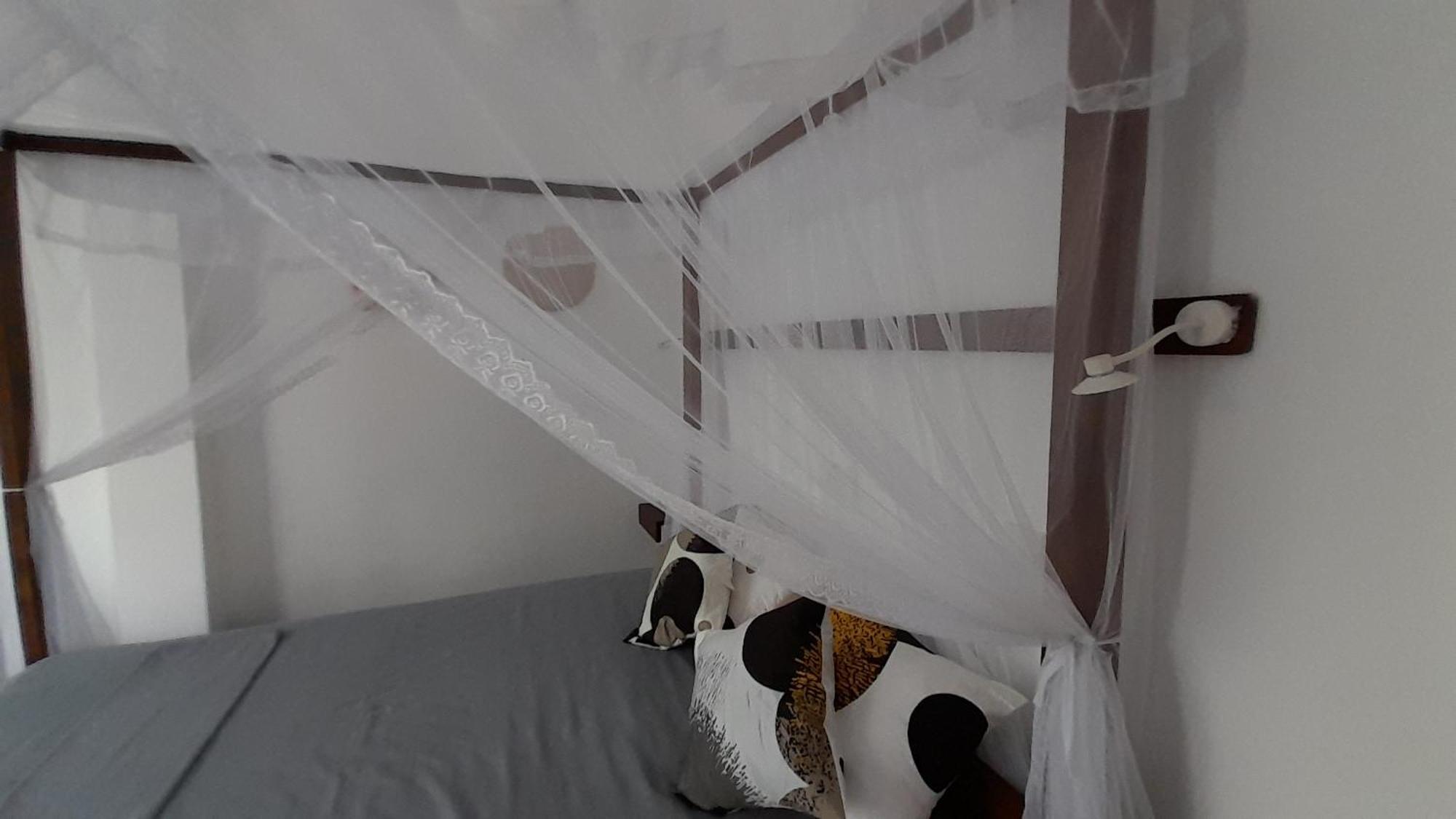 SriMany Bed & Breakfast Mirissa Bagian luar foto