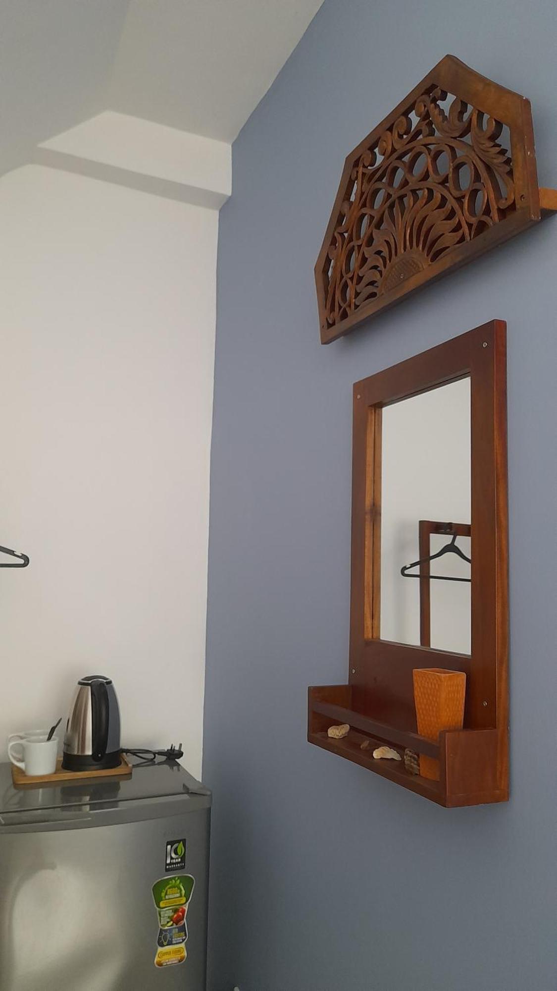 SriMany Bed & Breakfast Mirissa Bagian luar foto