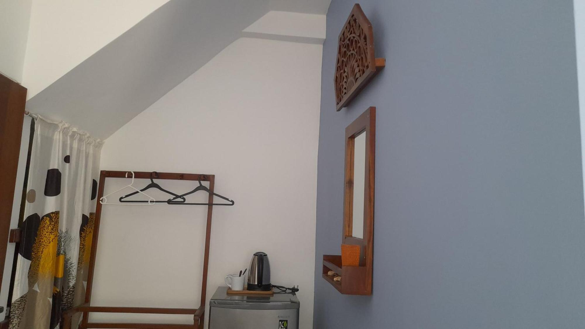 SriMany Bed & Breakfast Mirissa Bagian luar foto