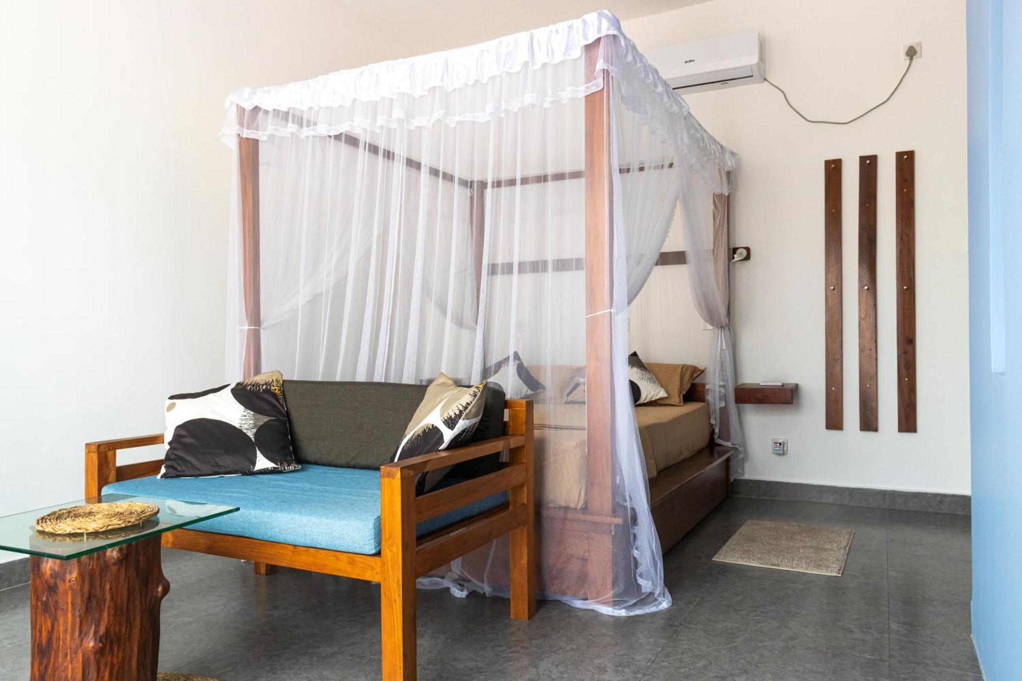 SriMany Bed & Breakfast Mirissa Bagian luar foto