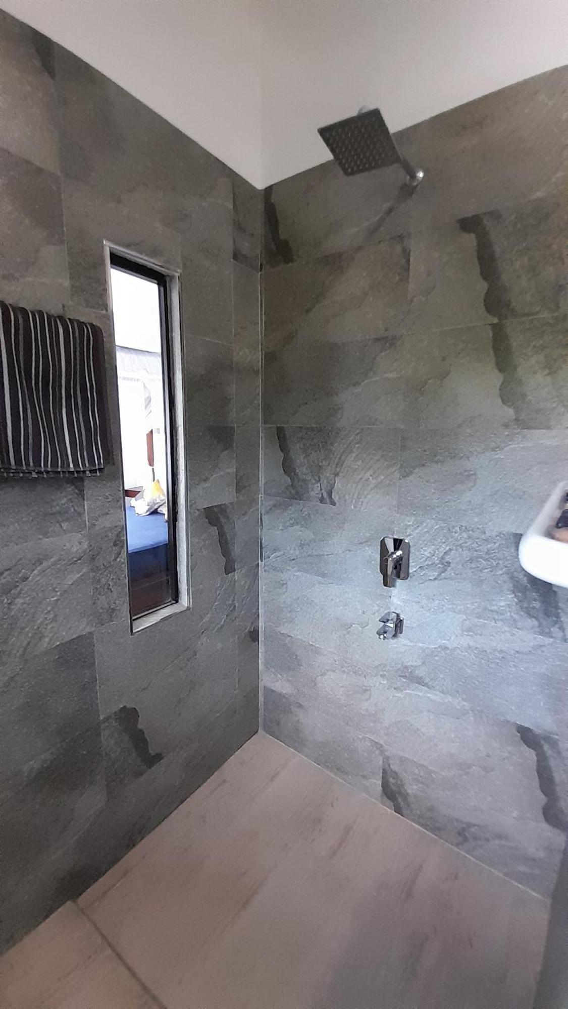 SriMany Bed & Breakfast Mirissa Bagian luar foto