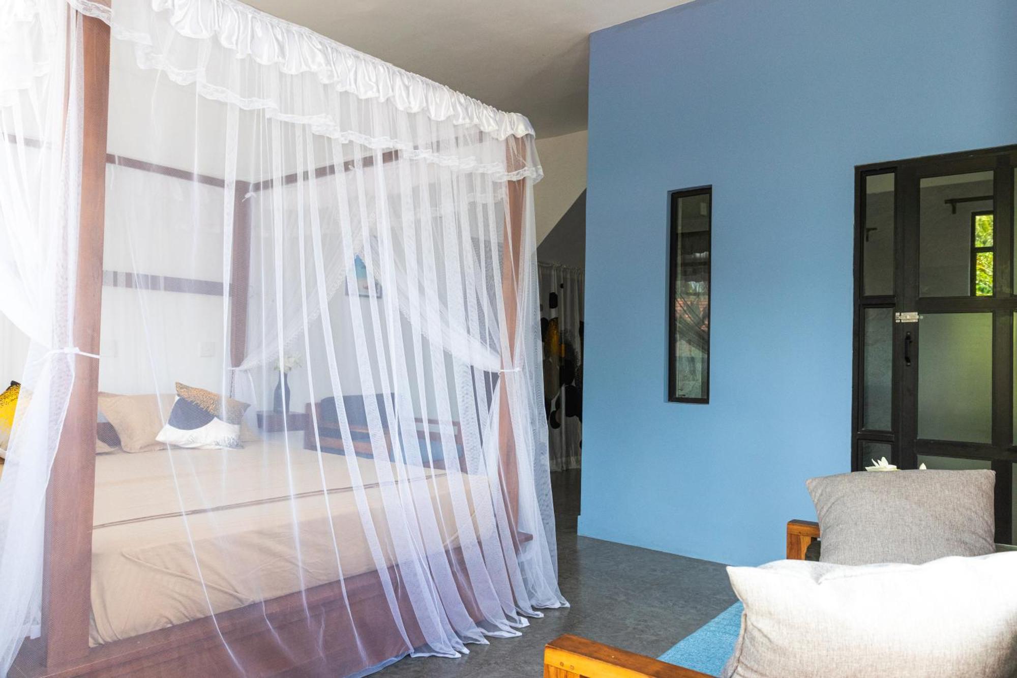 SriMany Bed & Breakfast Mirissa Bagian luar foto