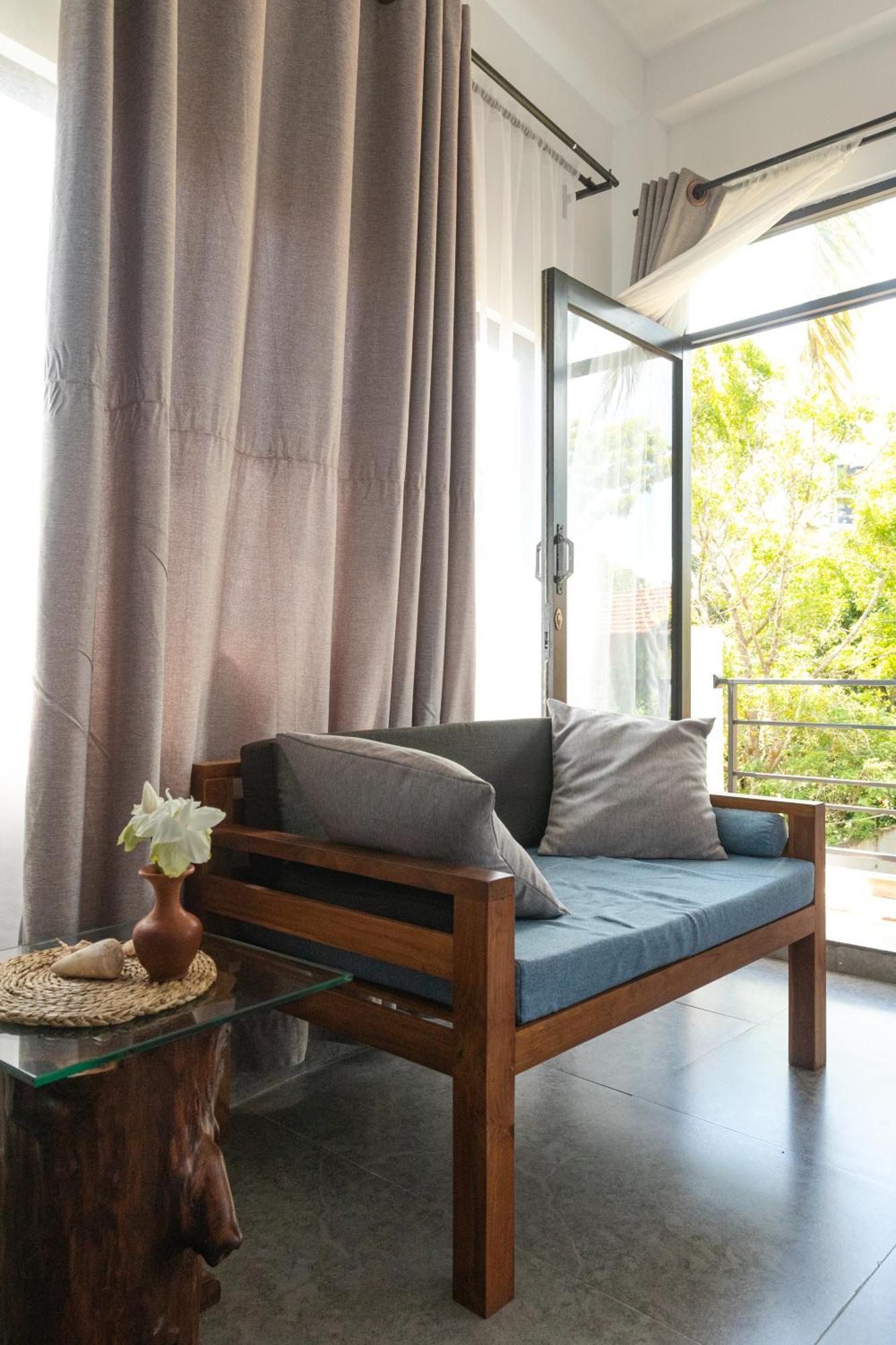 SriMany Bed & Breakfast Mirissa Bagian luar foto