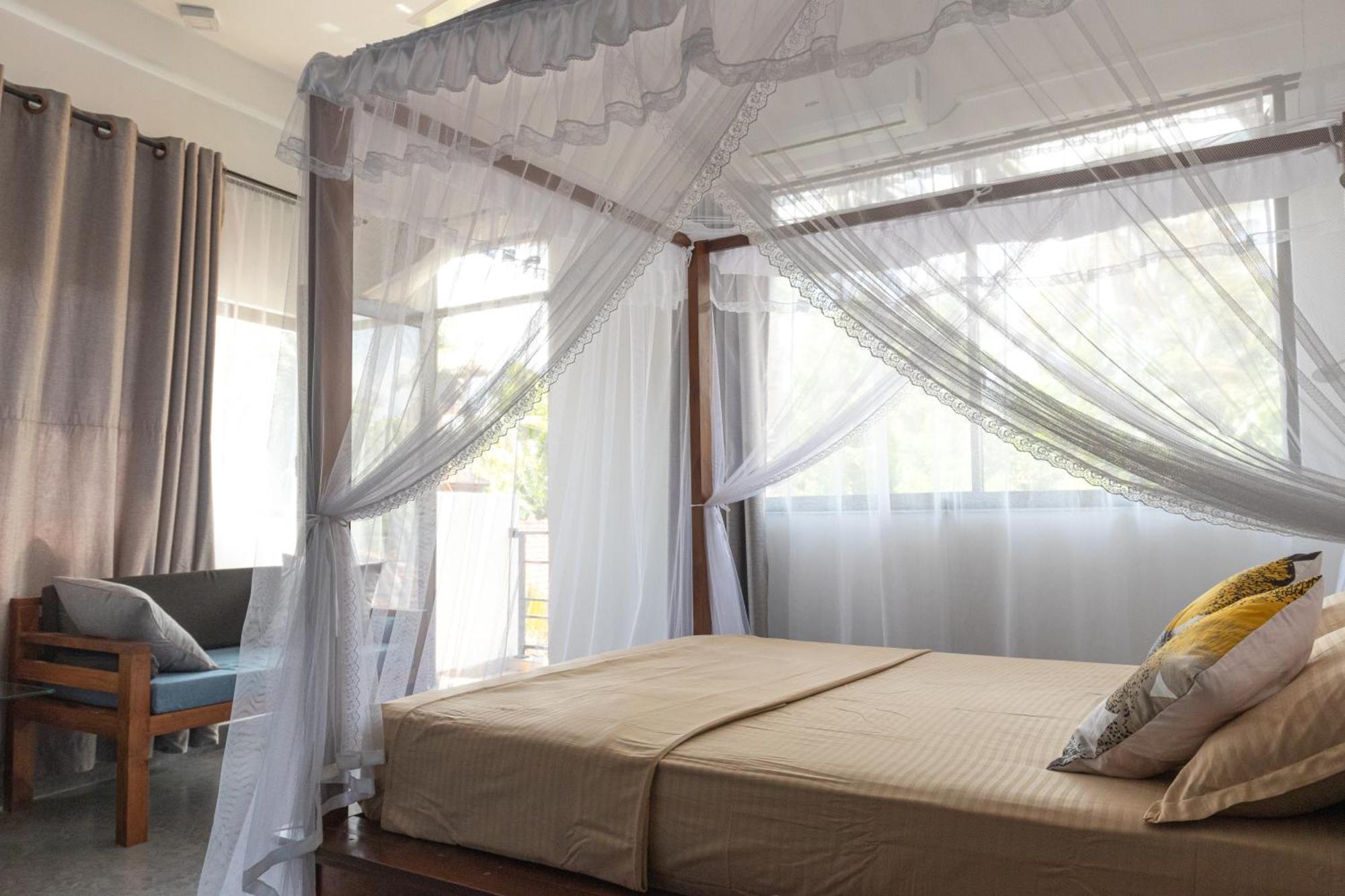 SriMany Bed & Breakfast Mirissa Bagian luar foto