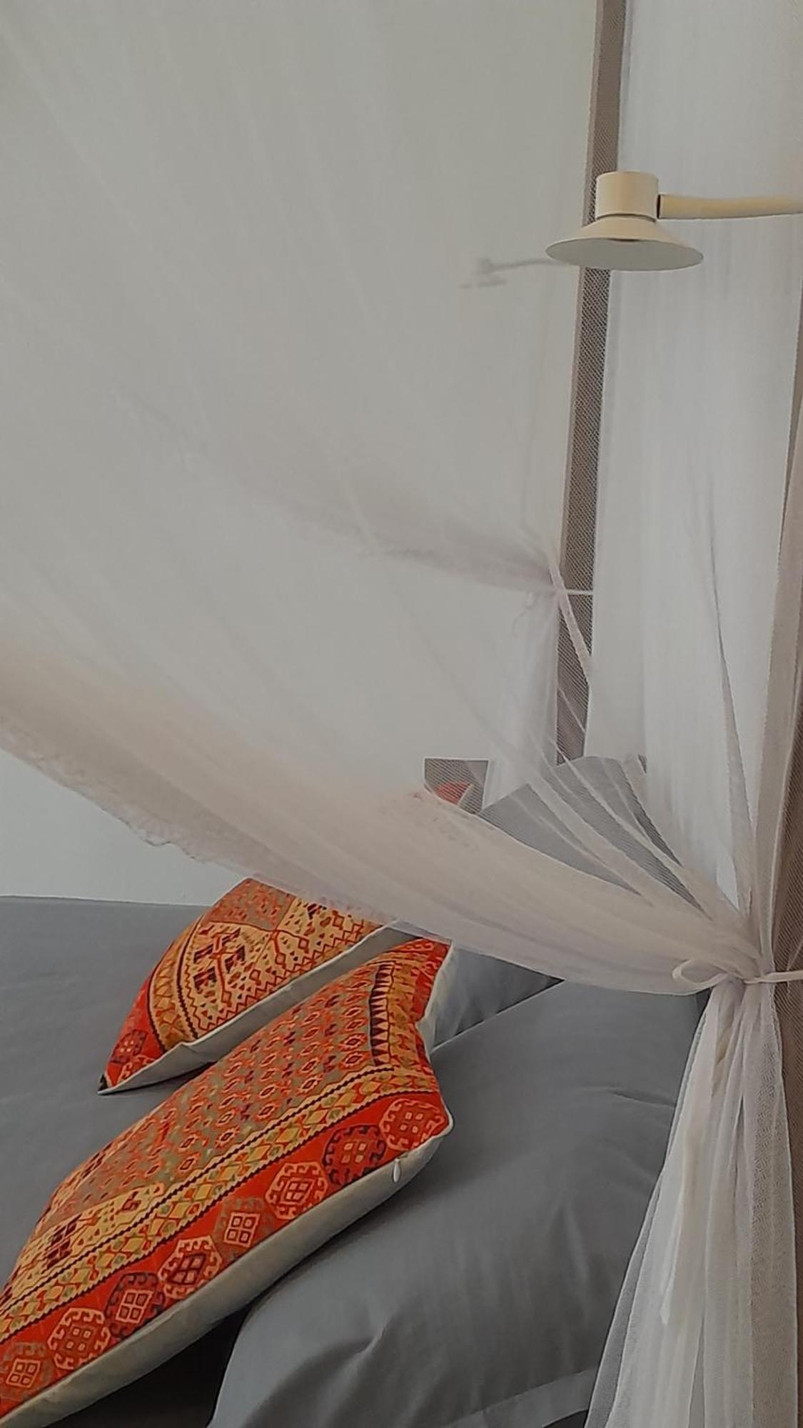 SriMany Bed & Breakfast Mirissa Bagian luar foto