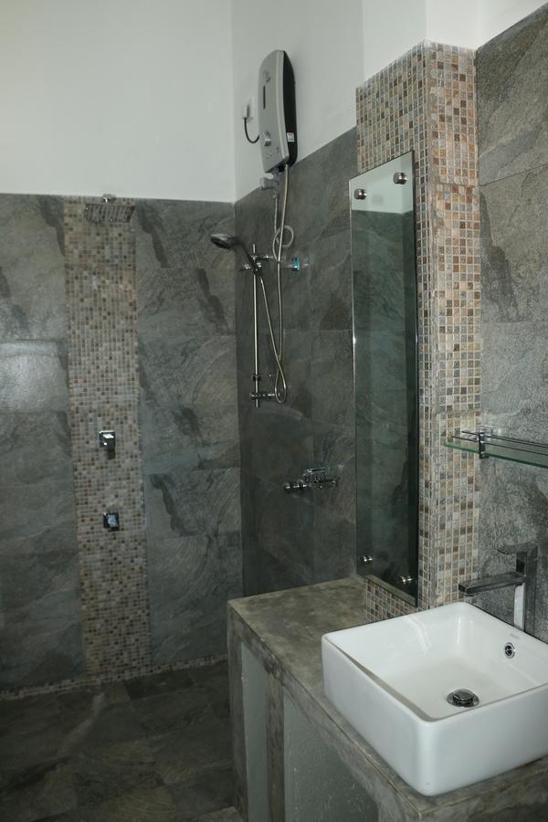 SriMany Bed & Breakfast Mirissa Bagian luar foto