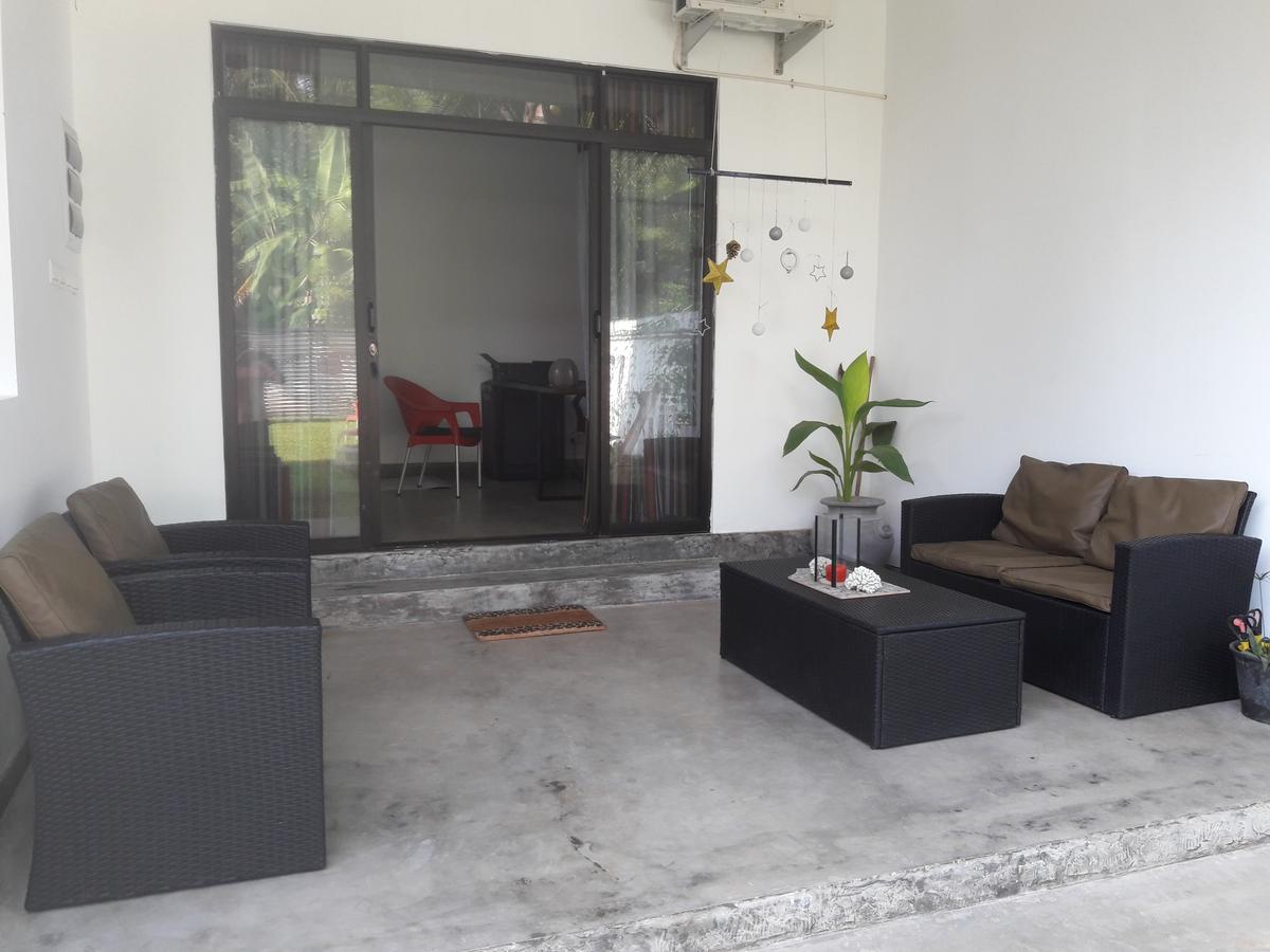 SriMany Bed & Breakfast Mirissa Bagian luar foto