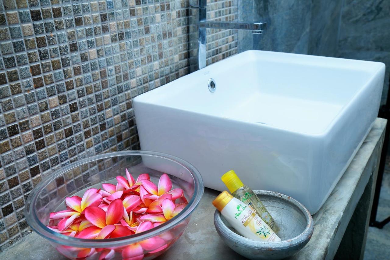 SriMany Bed & Breakfast Mirissa Bagian luar foto